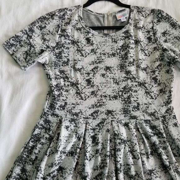 Lularoe Amelia - Picture 1 of 3